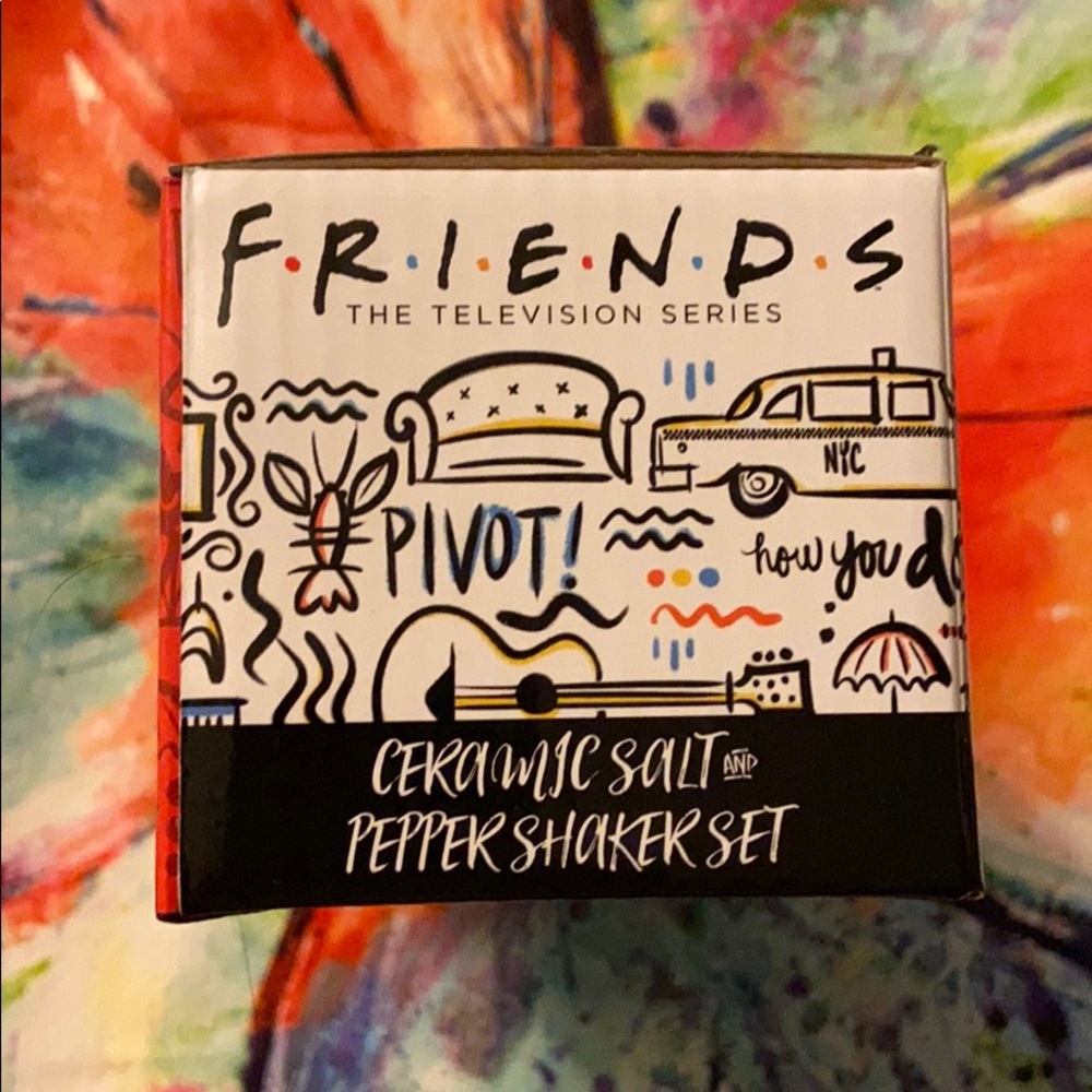 WB FRIENDS The TV Series Ceramic Mug Salt and Pepper Shaker Set Central Perk NWT - Picture 8 of 8